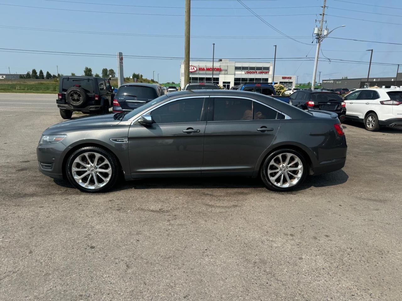 2016 Ford Taurus LIMITED, AWD, LEATHER, NAVI, 2SET WHEELS, CERT - Photo #2