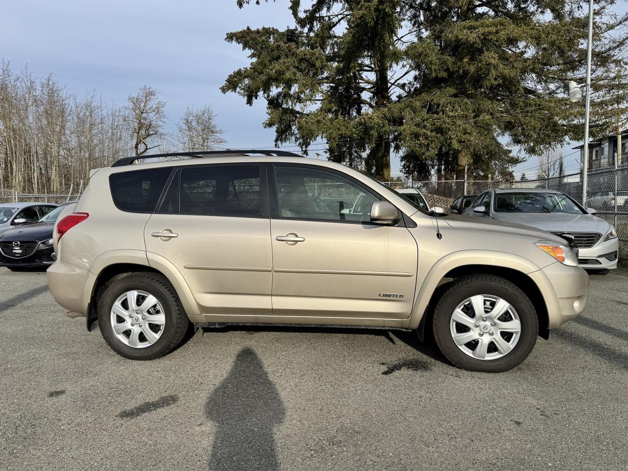 2007 Toyota RAV4 Limited FINANCING AVAILABLE Photo4