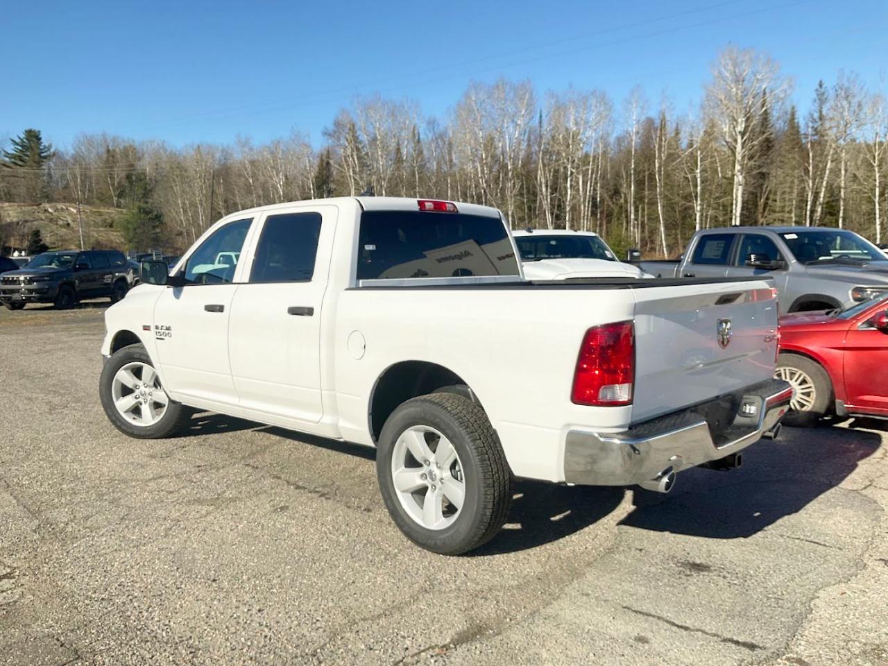 2024 RAM 1500 Classic TRADESMAN Photo3