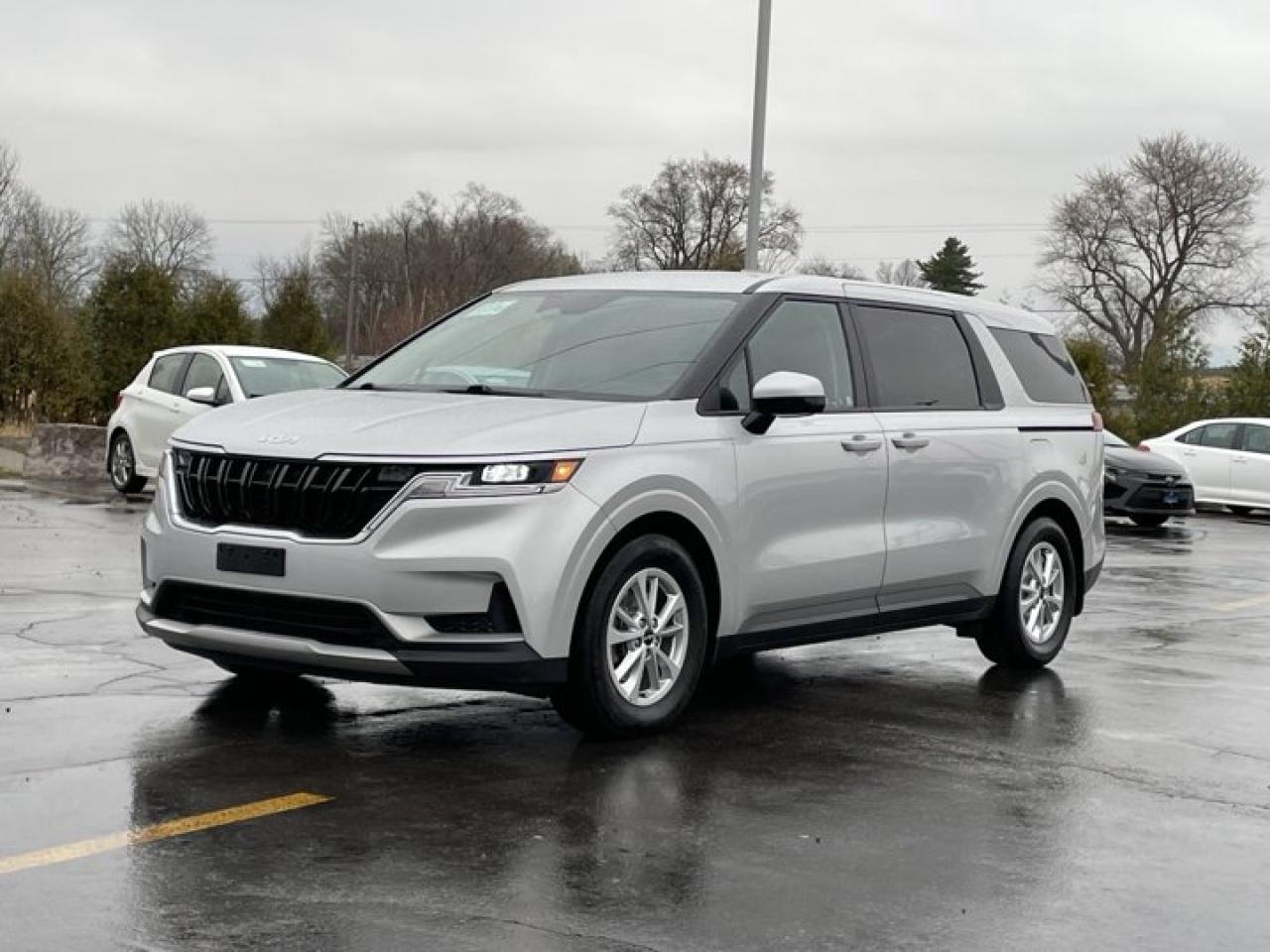 Used 2022 Kia Carnival LX  CarPlay + Android, Rear Camera, Alloy Wheels and more! for sale in Guelph, ON