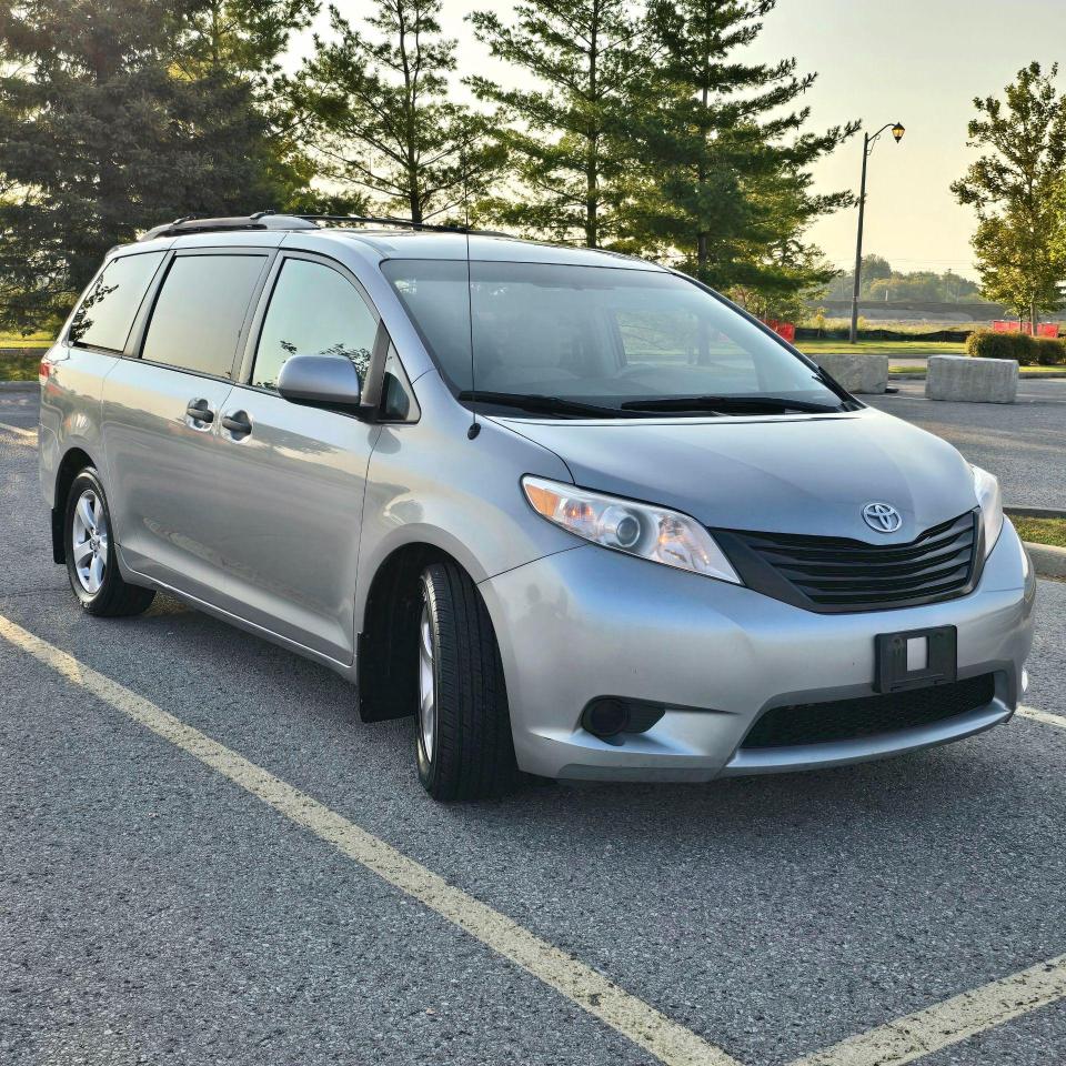 2011 Toyota Sienna 5dr V6 7-Pass FWD Photo2