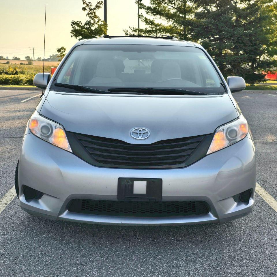 2011 Toyota Sienna 5dr V6 7-Pass FWD - Photo #4