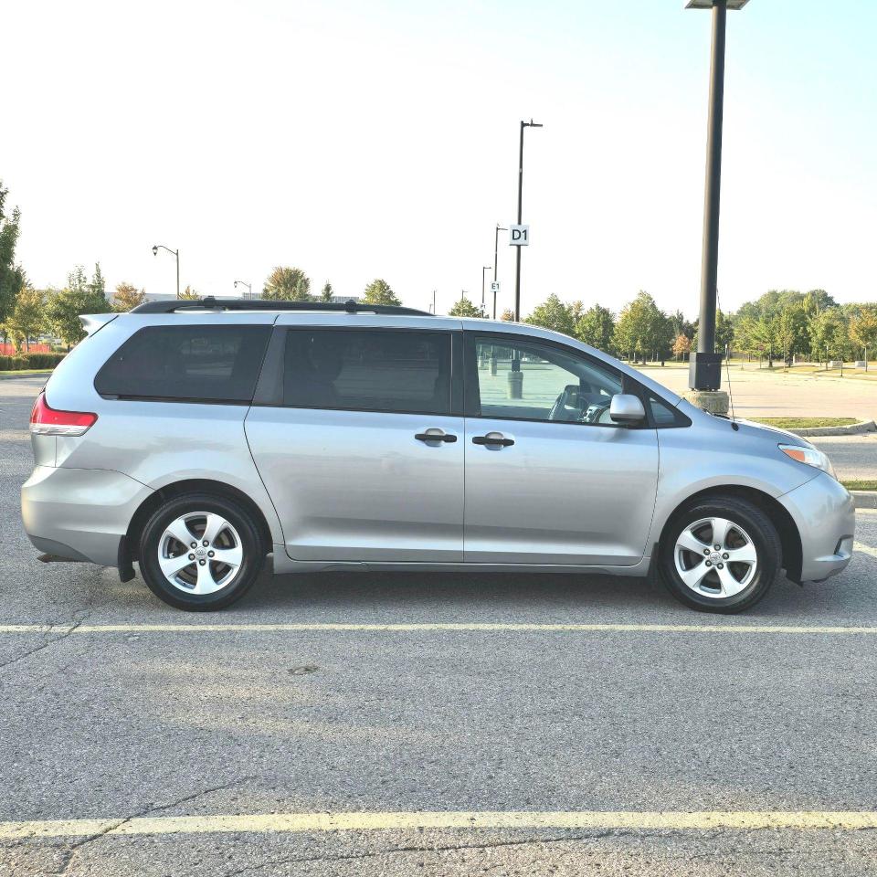2011 Toyota Sienna 5dr V6 7-Pass FWD - Photo #5