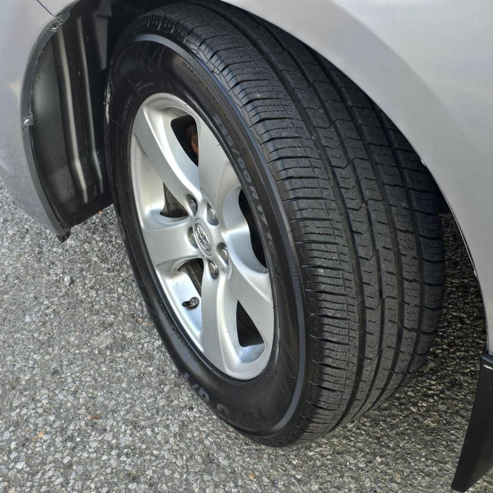2011 Toyota Sienna 5dr V6 7-Pass FWD - Photo #6