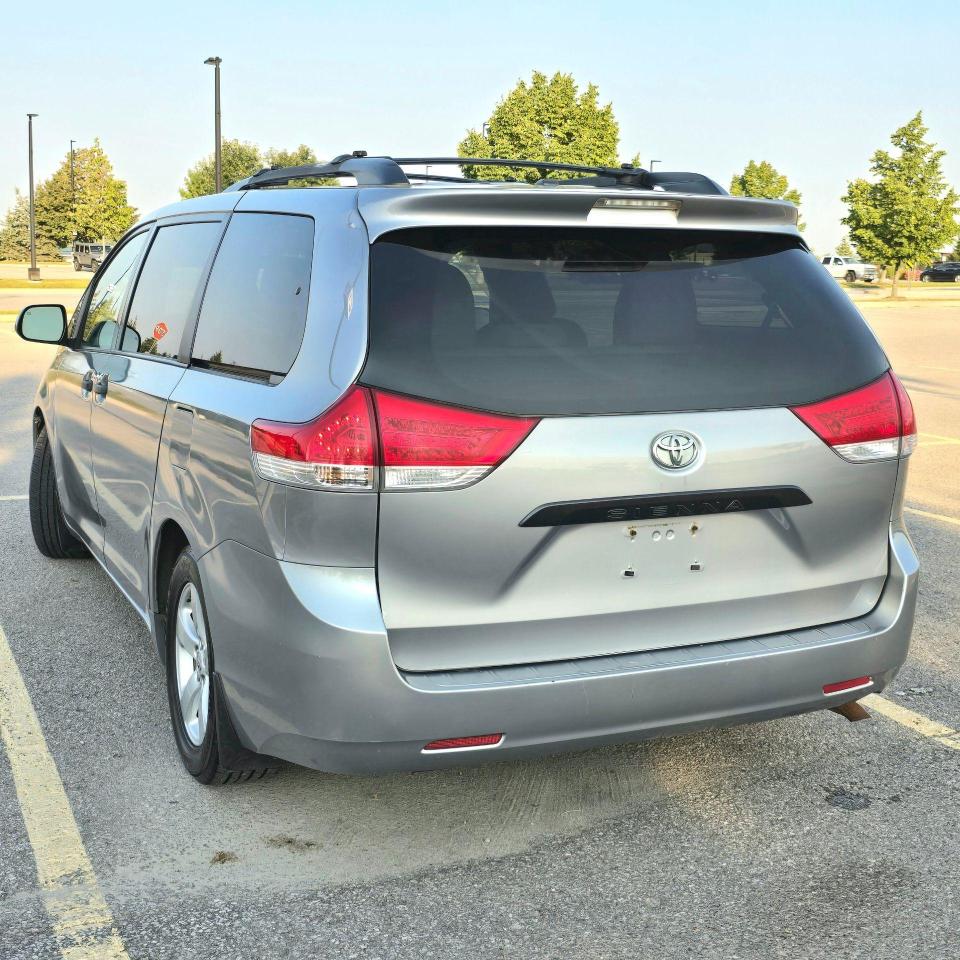 2011 Toyota Sienna 5dr V6 7-Pass FWD - Photo #10