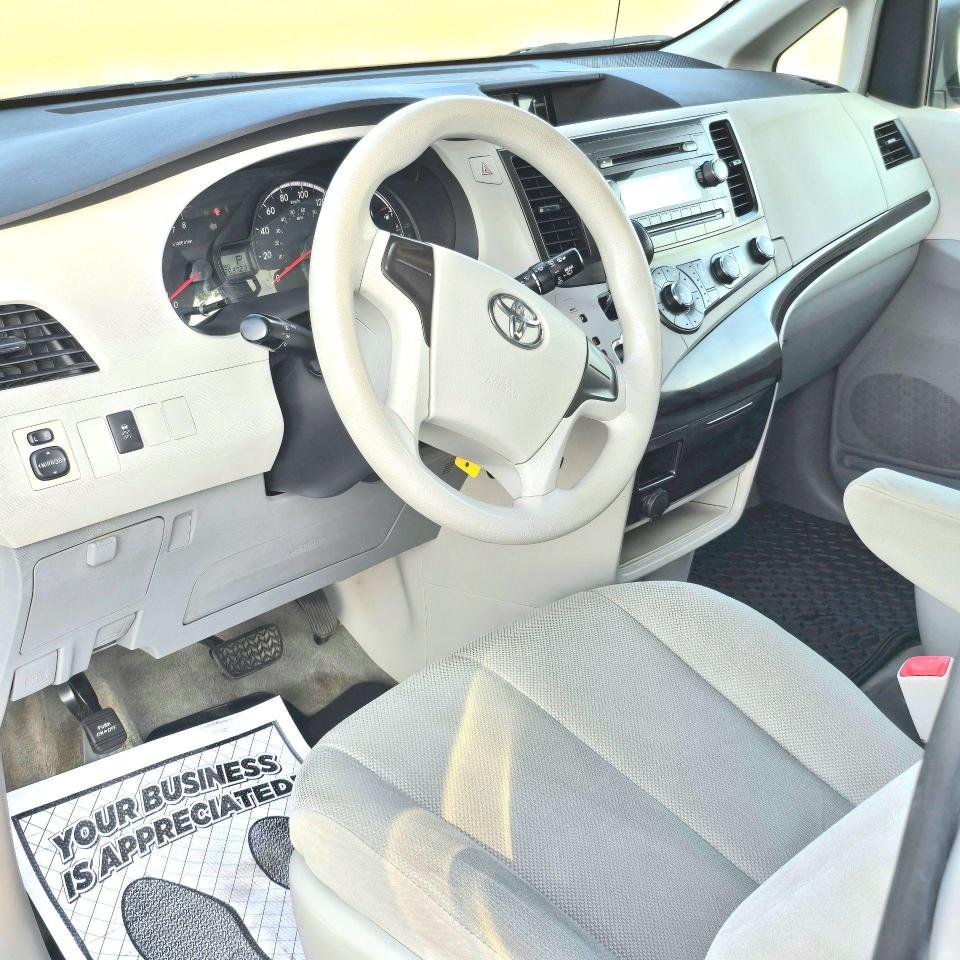 2011 Toyota Sienna 5dr V6 7-Pass FWD - Photo #11