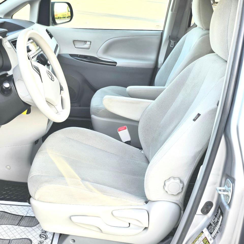 2011 Toyota Sienna 5dr V6 7-Pass FWD - Photo #12