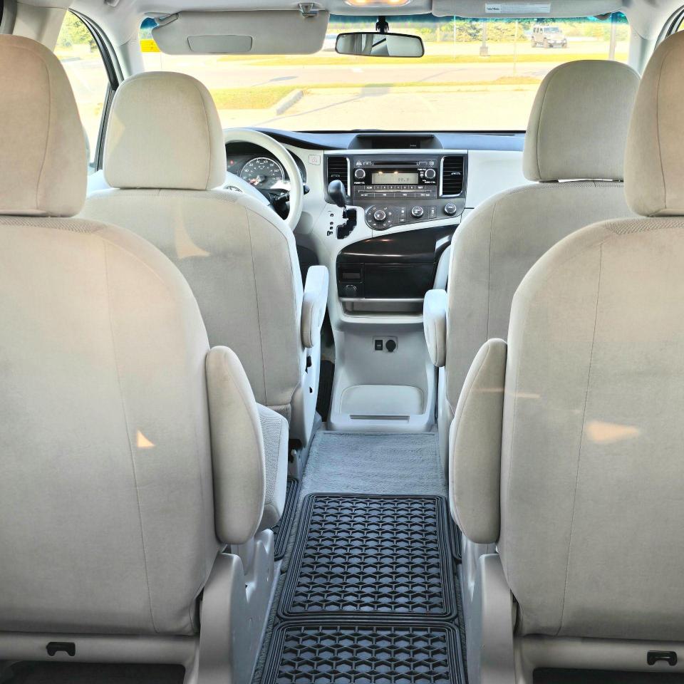 2011 Toyota Sienna 5dr V6 7-Pass FWD - Photo #14