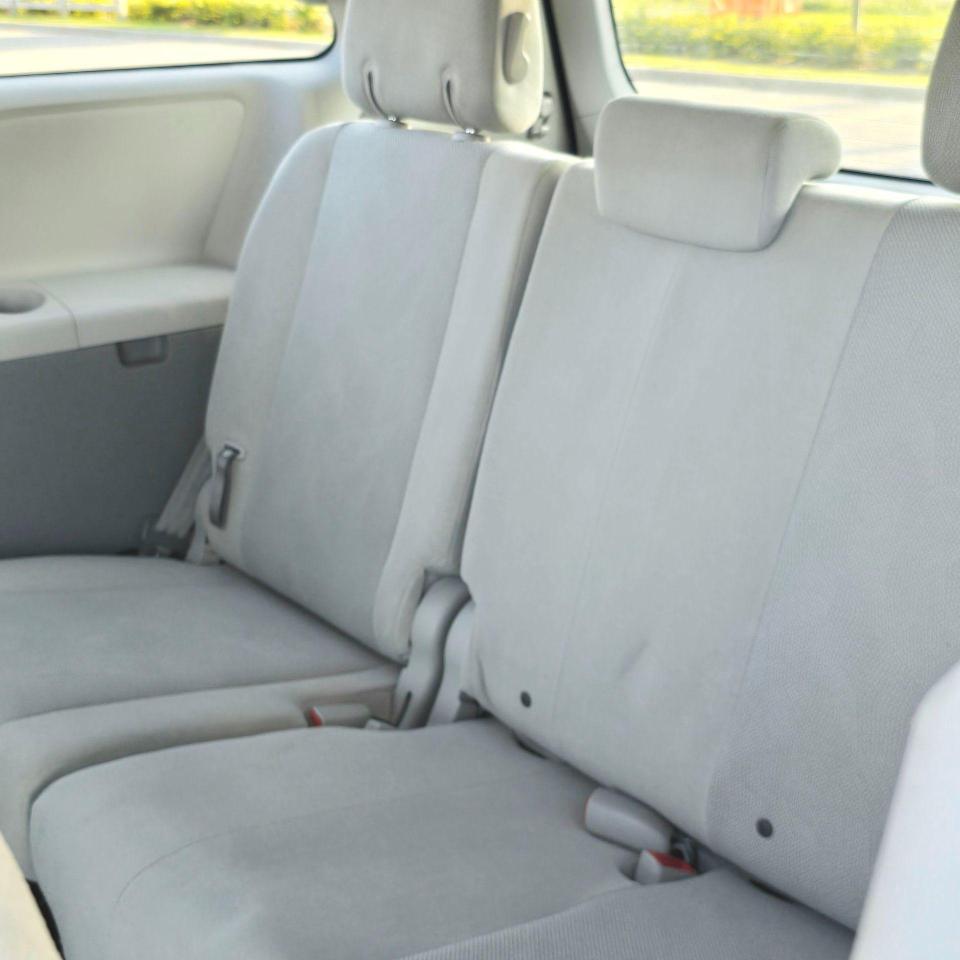 2011 Toyota Sienna 5dr V6 7-Pass FWD - Photo #15
