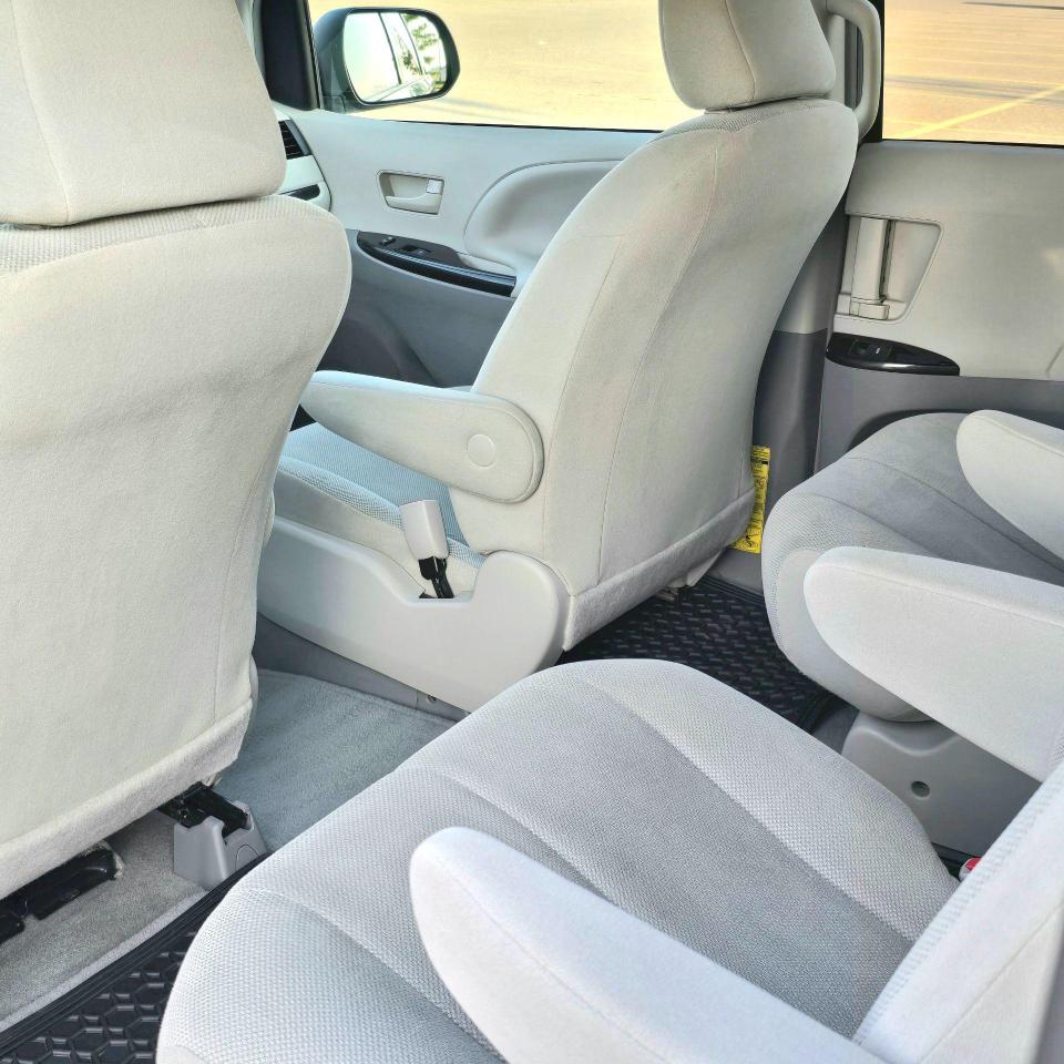 2011 Toyota Sienna 5dr V6 7-Pass FWD - Photo #16