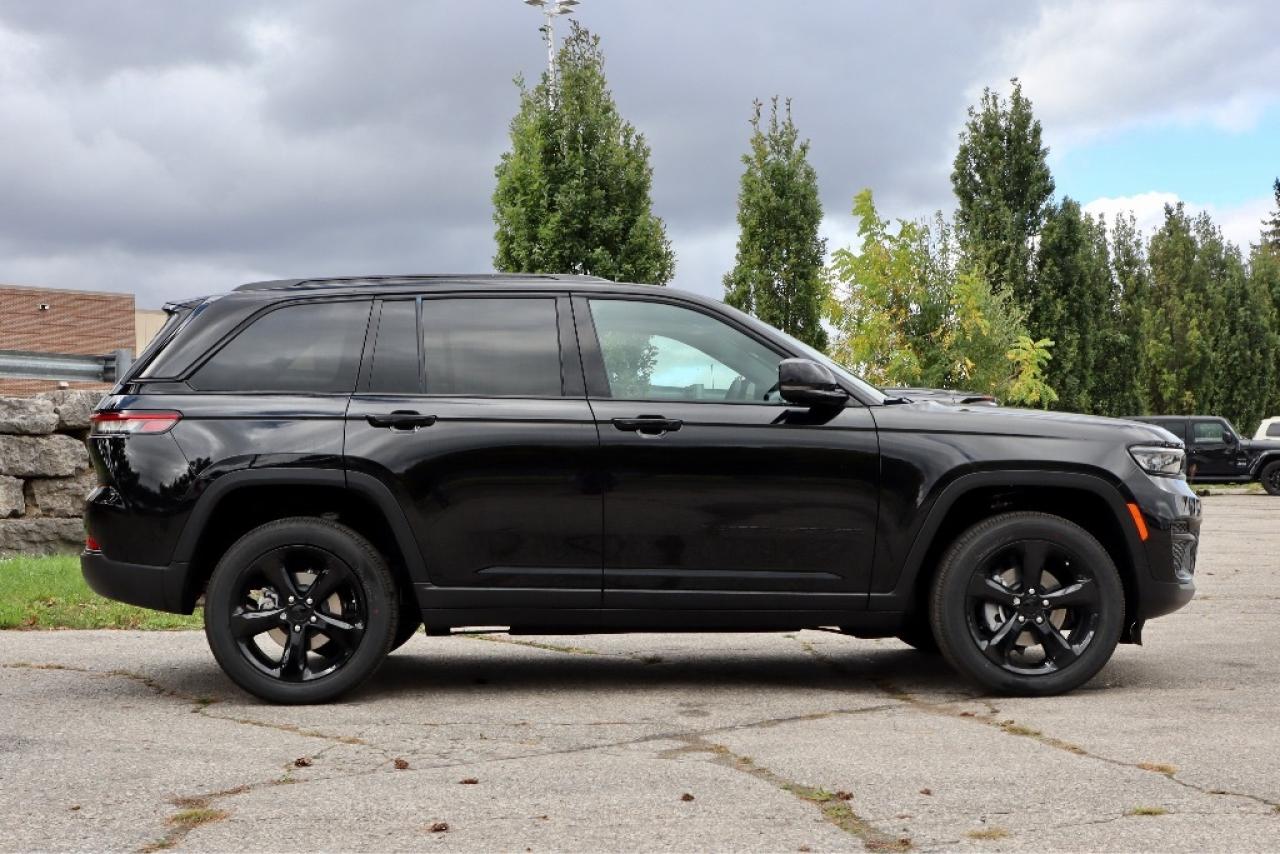 2025 Jeep Grand Cherokee Altitude 4x4 | DEMO | Photo