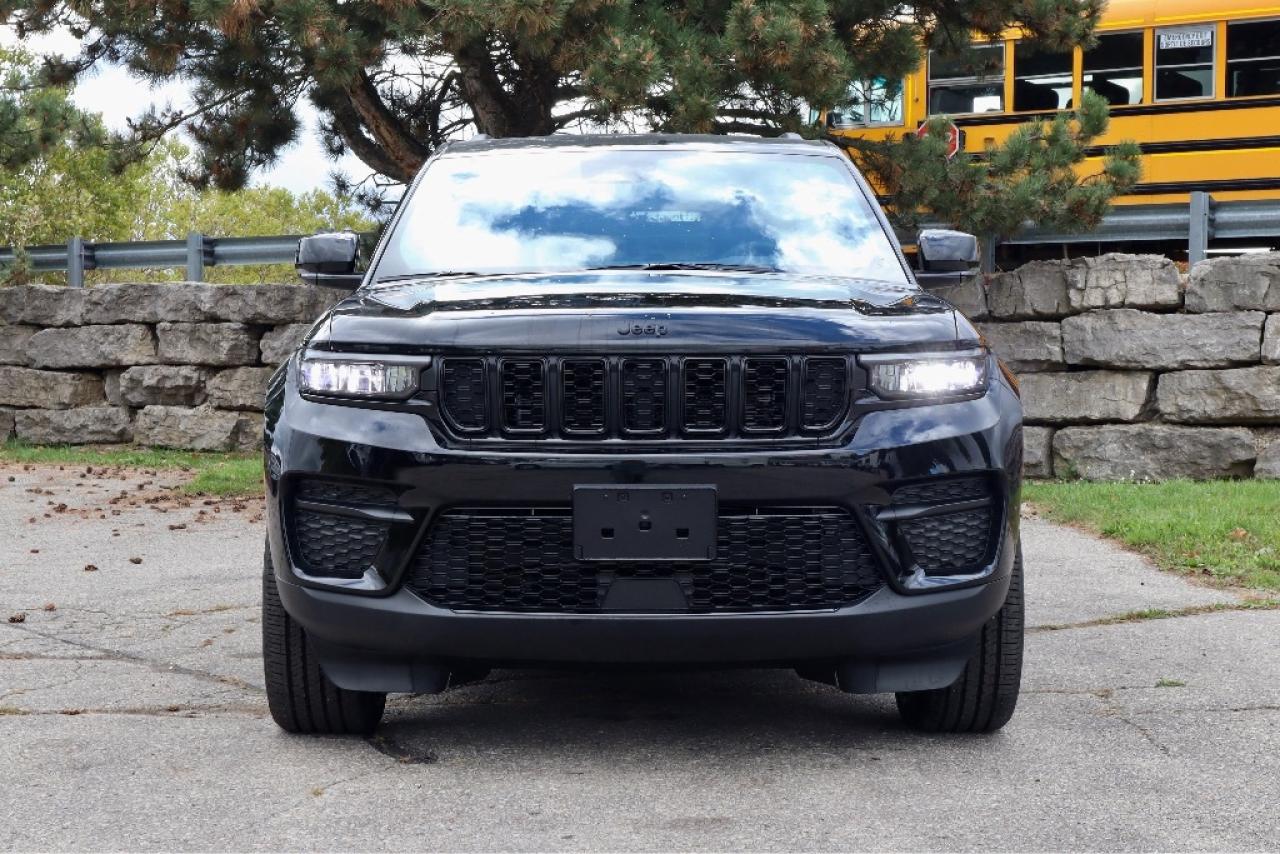 2025 Jeep Grand Cherokee Altitude 4x4 | DEMO | Photo