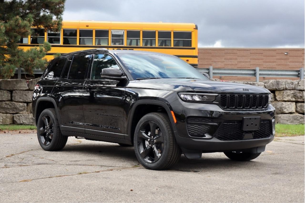 2025 Jeep Grand Cherokee Altitude 4x4 | DEMO | Photo