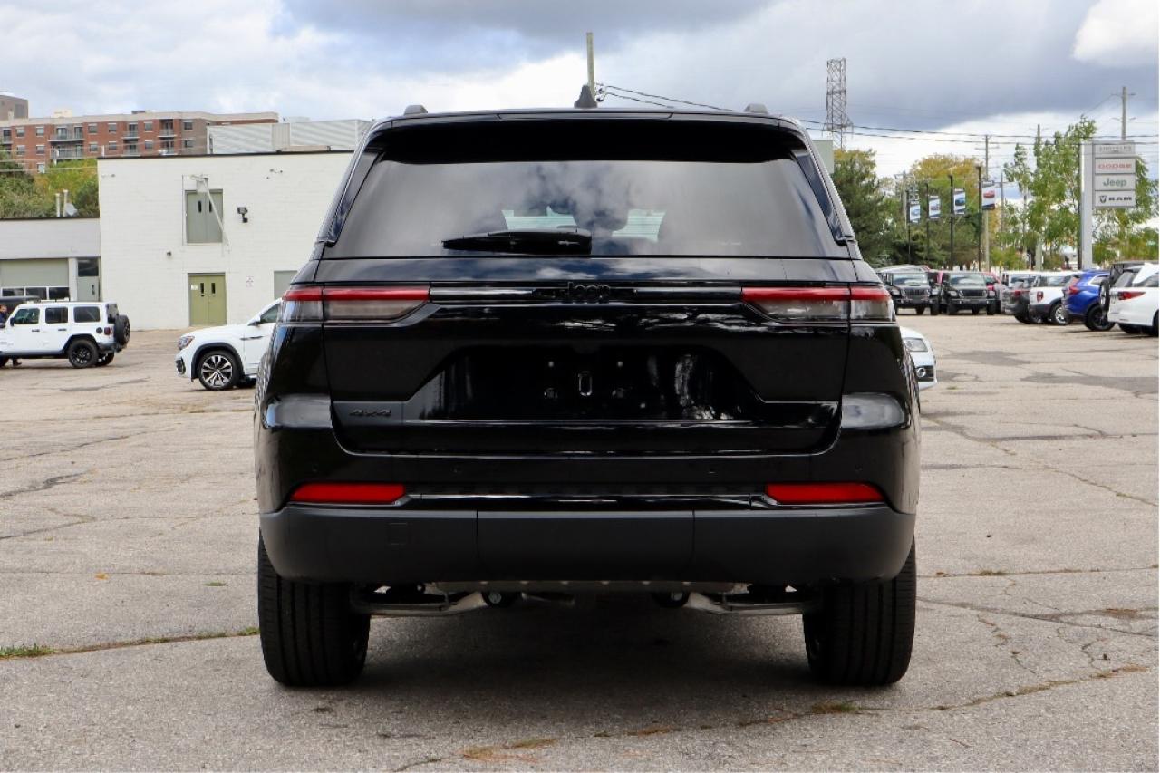 2025 Jeep Grand Cherokee Altitude 4x4 | DEMO | Photo