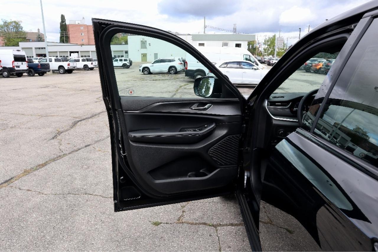 2025 Jeep Grand Cherokee Altitude 4x4 | DEMO | Photo