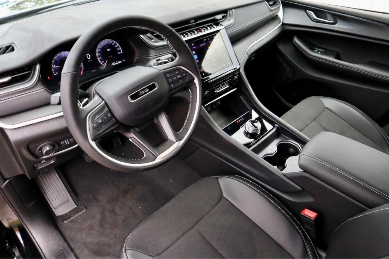 2025 Jeep Grand Cherokee Altitude 4x4 | DEMO | Photo