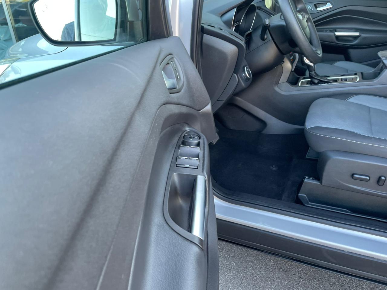 2019 Ford Escape SE 4WD NO ACCIDENT B-TOOTH CAMERA REMOTE START - Photo #17