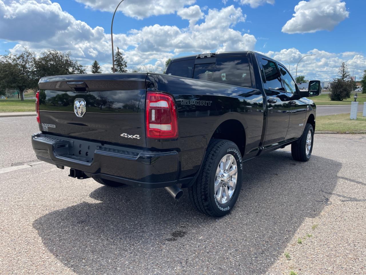 New 2024 RAM 3500 Laramie cabine d'équipe 4x4 caisse de 6,4 pi for sale in Medicine Hat, AB