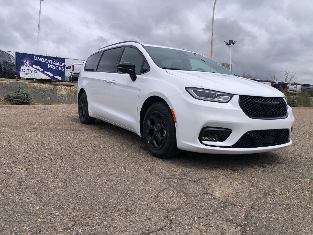 New 2024 Chrysler Pacifica Hybrid Select 2RM for sale in Medicine Hat, AB