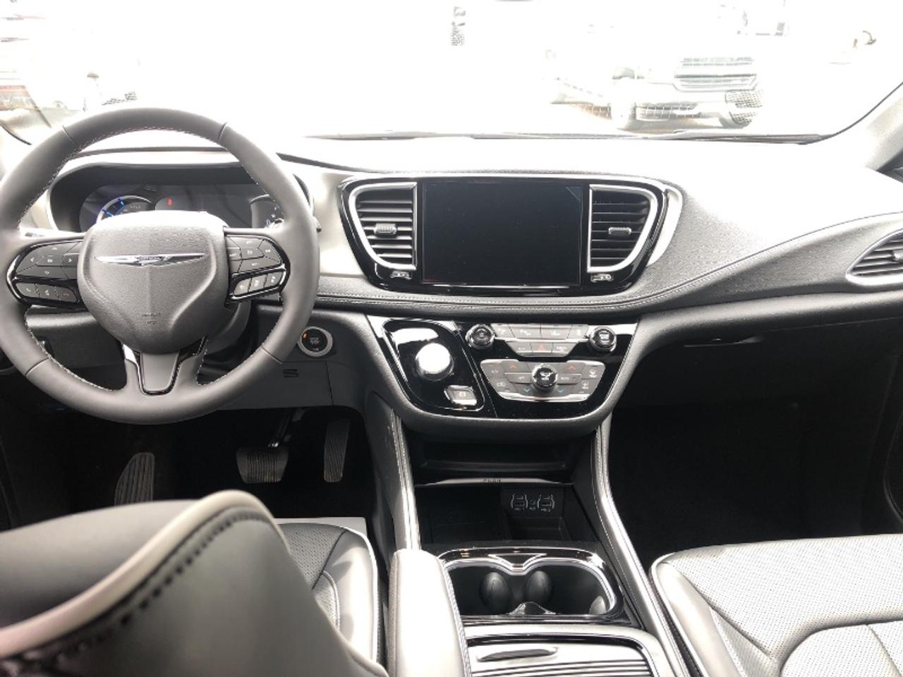 2024 Chrysler Pacifica Hybrid PREMIUM S APPEARANCE 3.6L Photo2