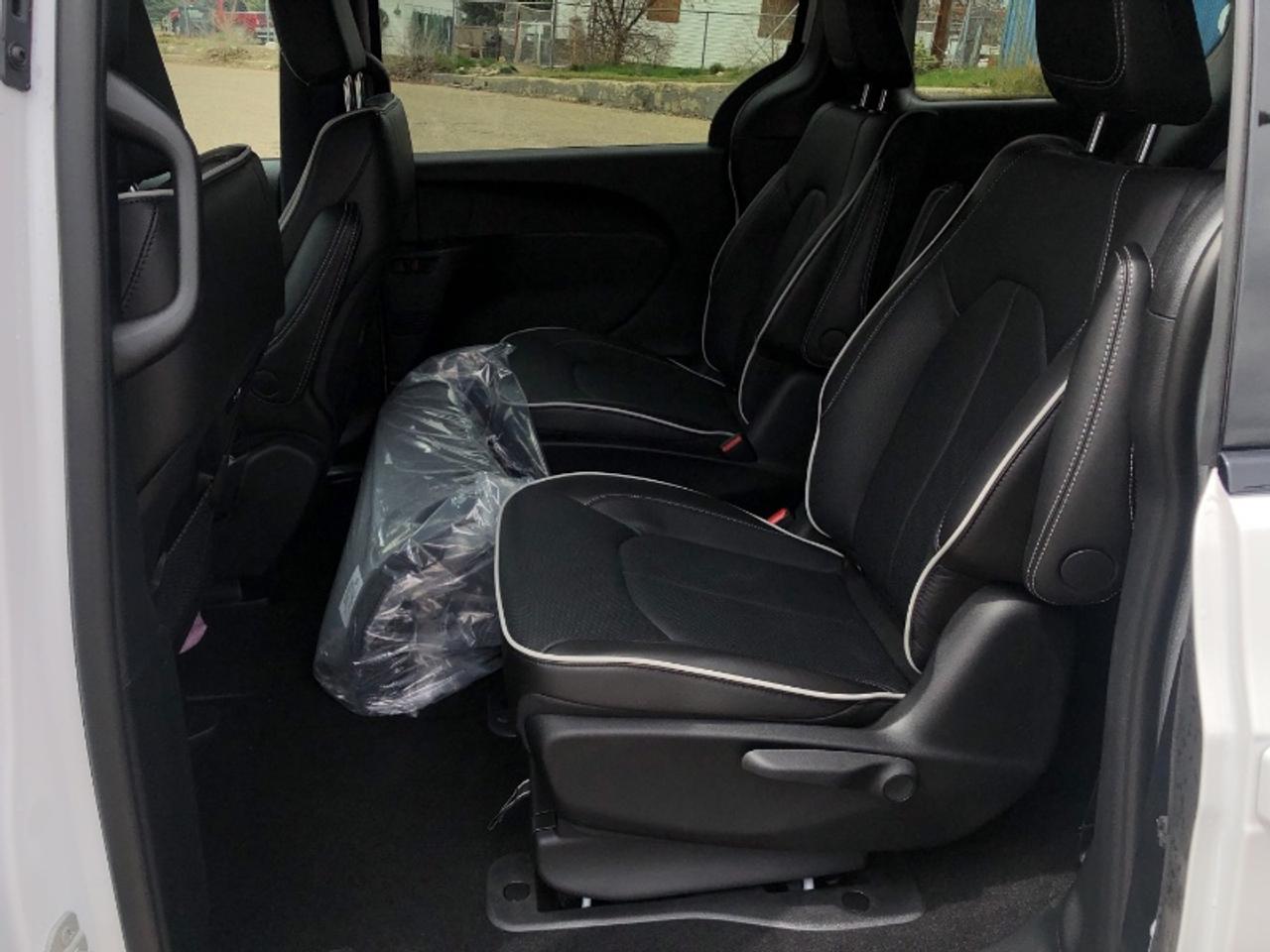 2024 Chrysler Pacifica Hybrid PREMIUM S APPEARANCE 3.6L Photo