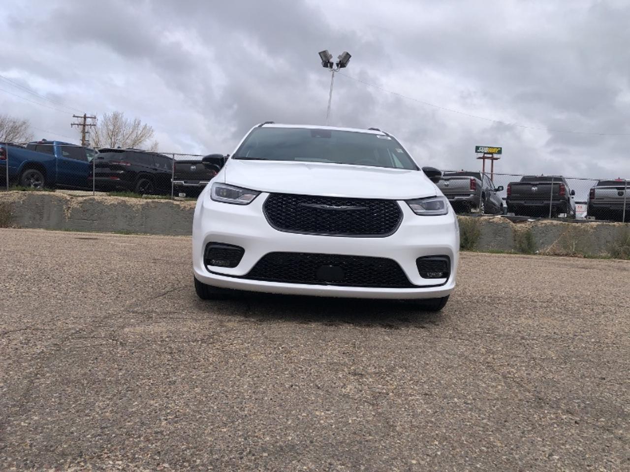 2024 Chrysler Pacifica Hybrid PREMIUM S APPEARANCE 3.6L Photo