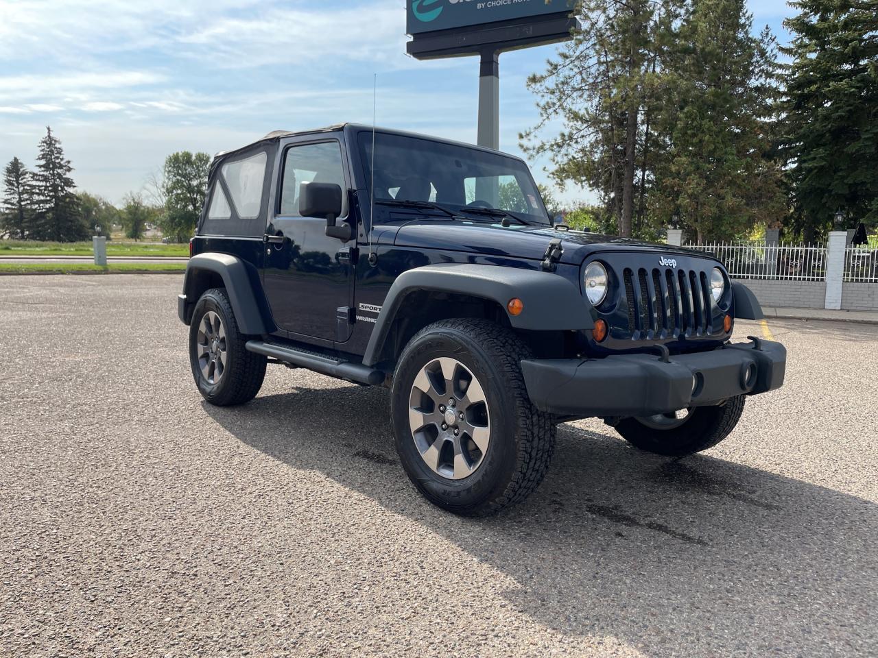 Used 2013 Jeep Wrangler 4 RM 2 portes Sport for sale in Medicine Hat, AB