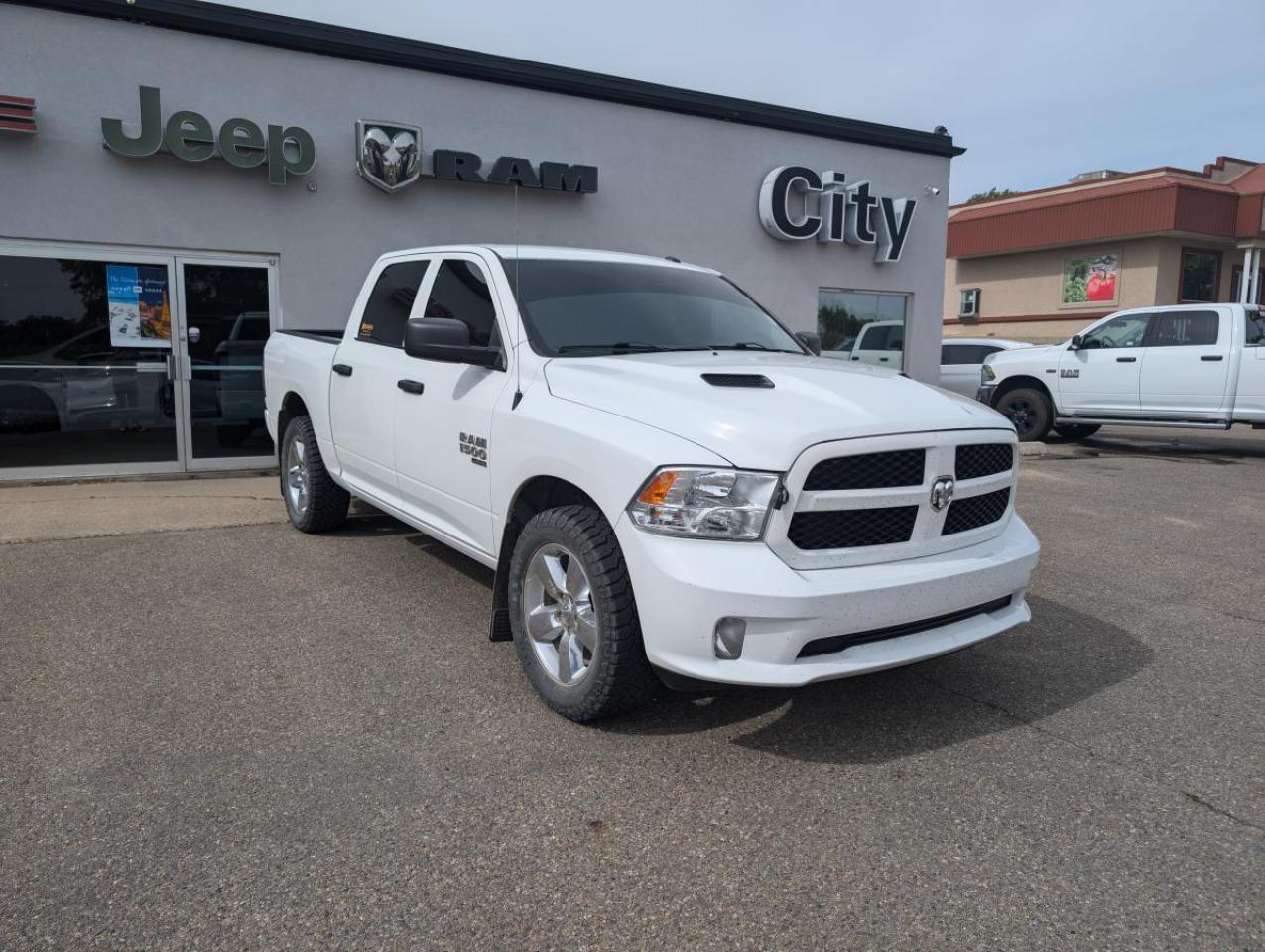 Used 2019 RAM 1500 Classic Express cabine d'équipe 4x4 caisse de 5 pi 7 po for sale in Medicine Hat, AB