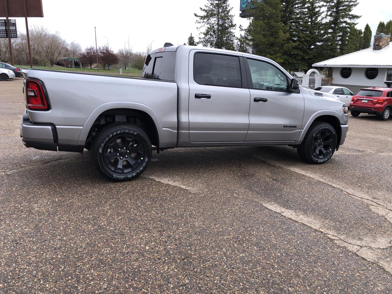 New 2025 RAM 1500 Big Horn cabine d'équipe 4x4 caisse de 5 pi 7 po for sale in Medicine Hat, AB