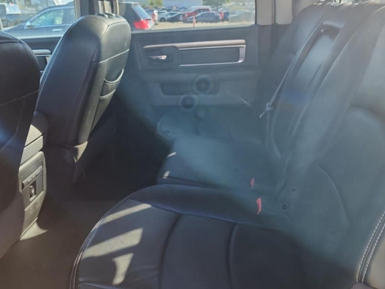 2019 RAM 1500 Classic SLT - CREW * LEATHER*SUNROOF*NAV* - Photo #9