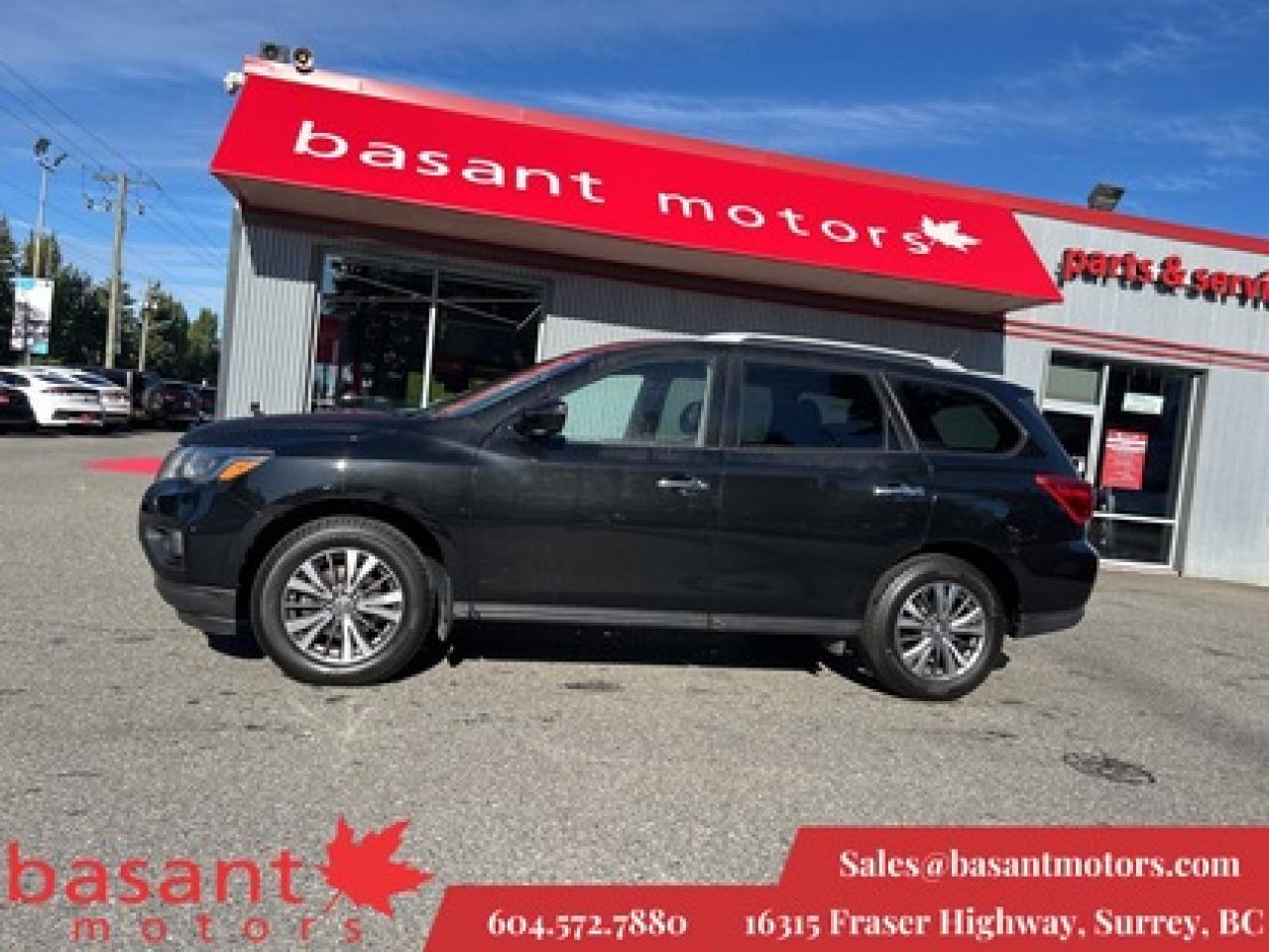 Used 2018 Nissan Pathfinder Low KMs, Backup Cam, Alloy Wheels!! for sale in Surrey, BC