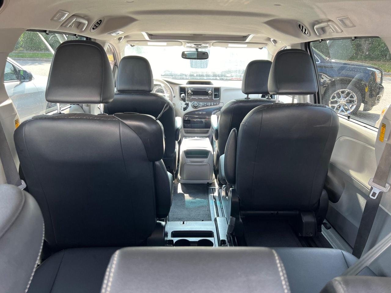 2014 Toyota Sienna SE - Photo #6