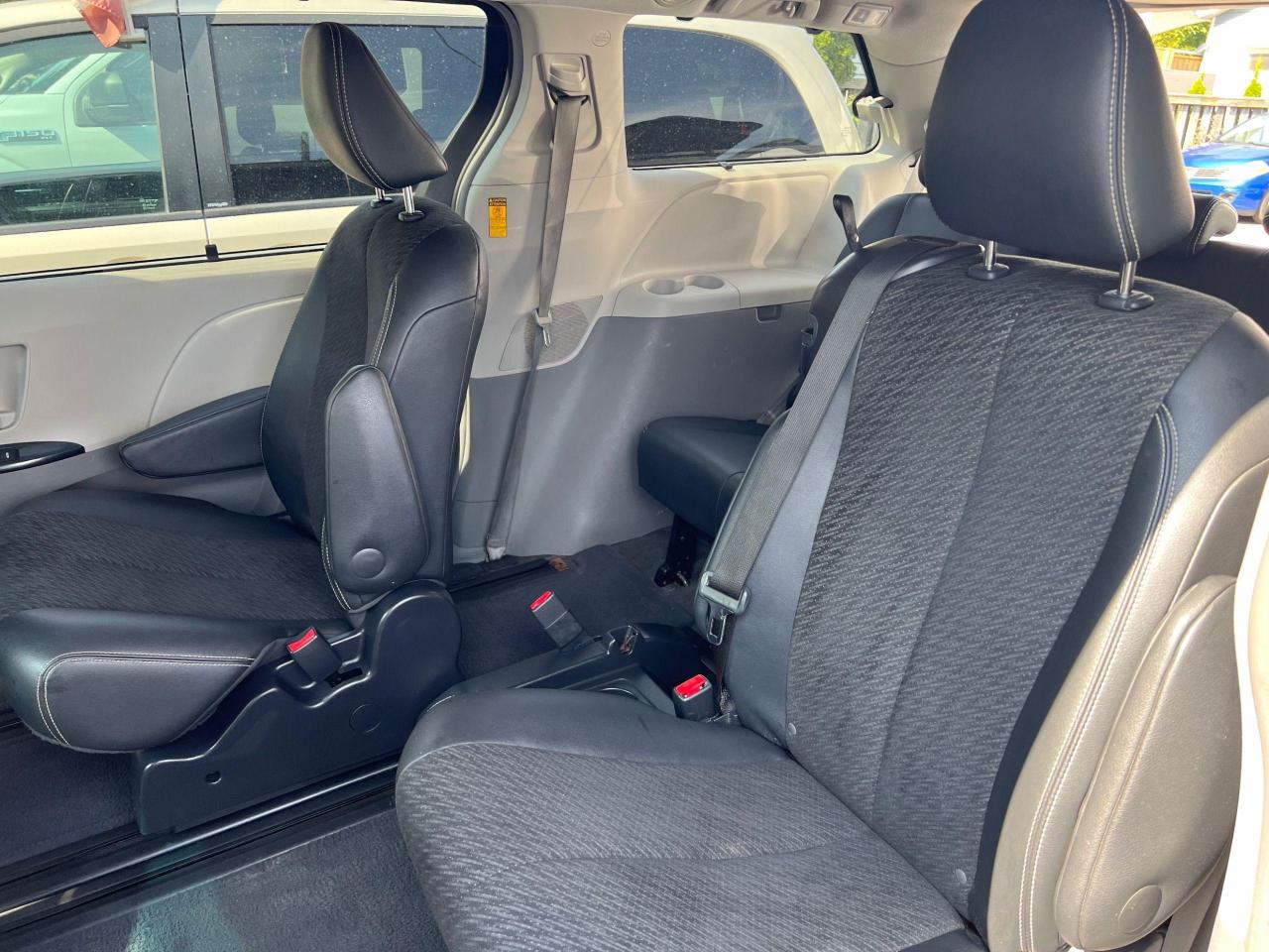2014 Toyota Sienna SE - Photo #10