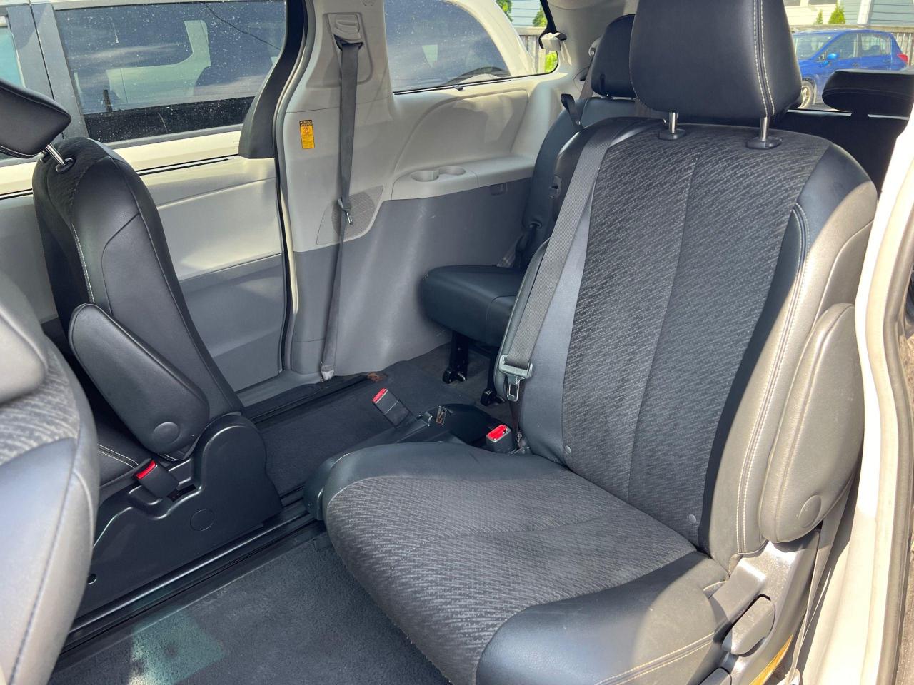 2014 Toyota Sienna SE - Photo #16