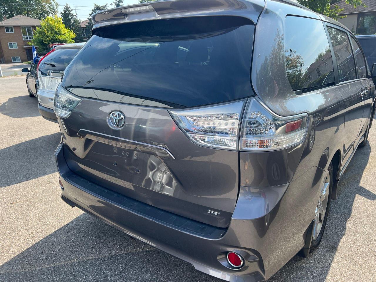 2014 Toyota Sienna SE - Photo #18