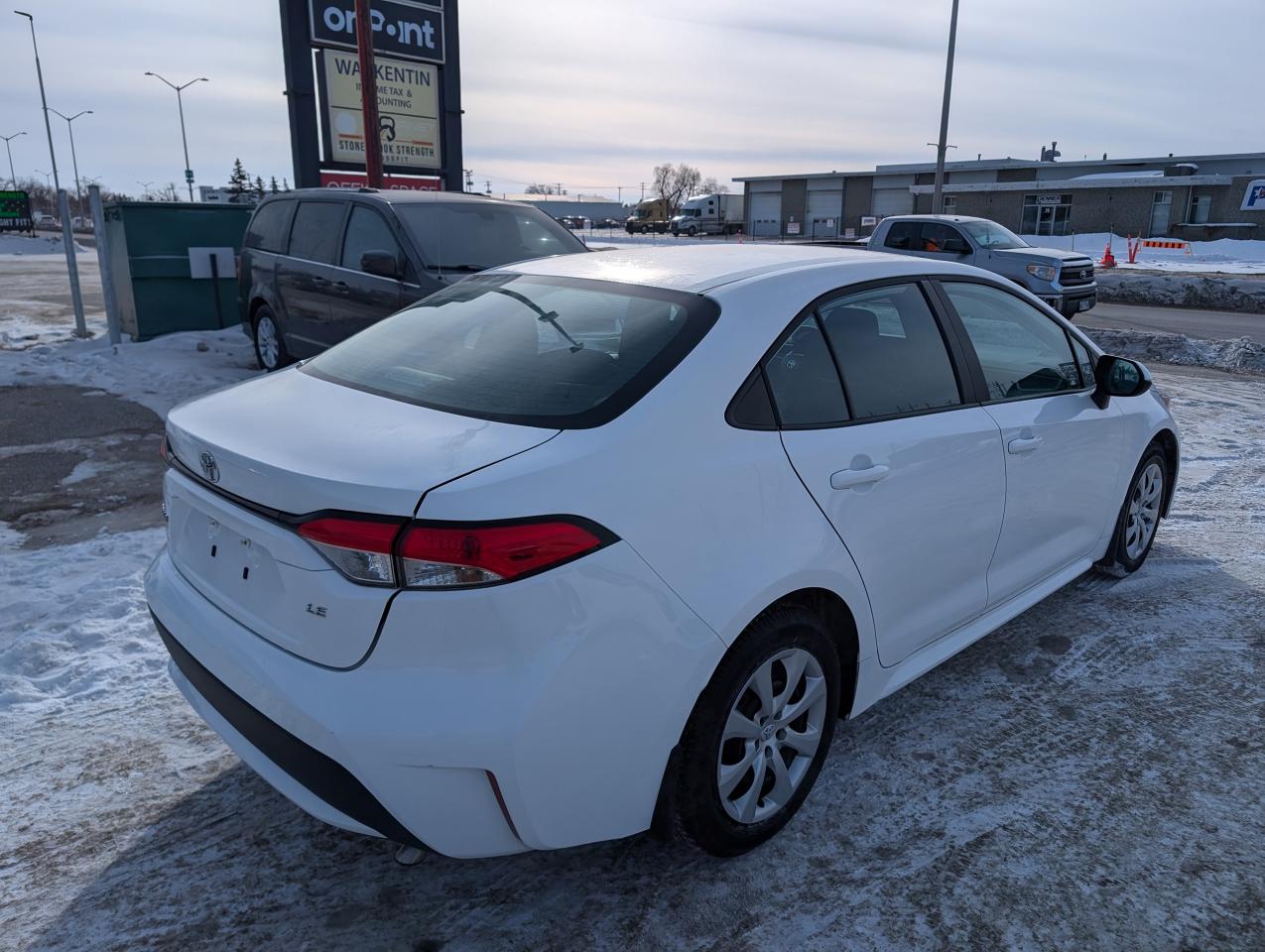 2022 Toyota Corolla LE - Photo #4