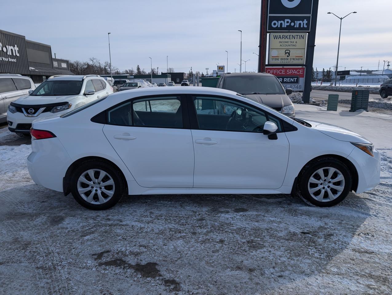 2022 Toyota Corolla LE - Photo #3