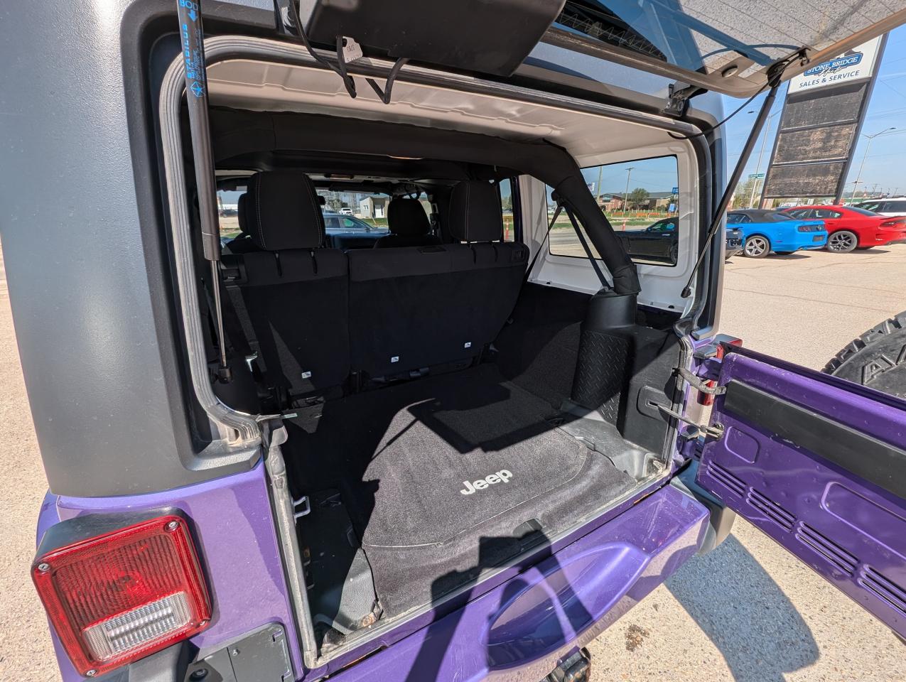2017 Jeep Wrangler Unlimited Sahara | Command Start | Heated Seats - Photo #6