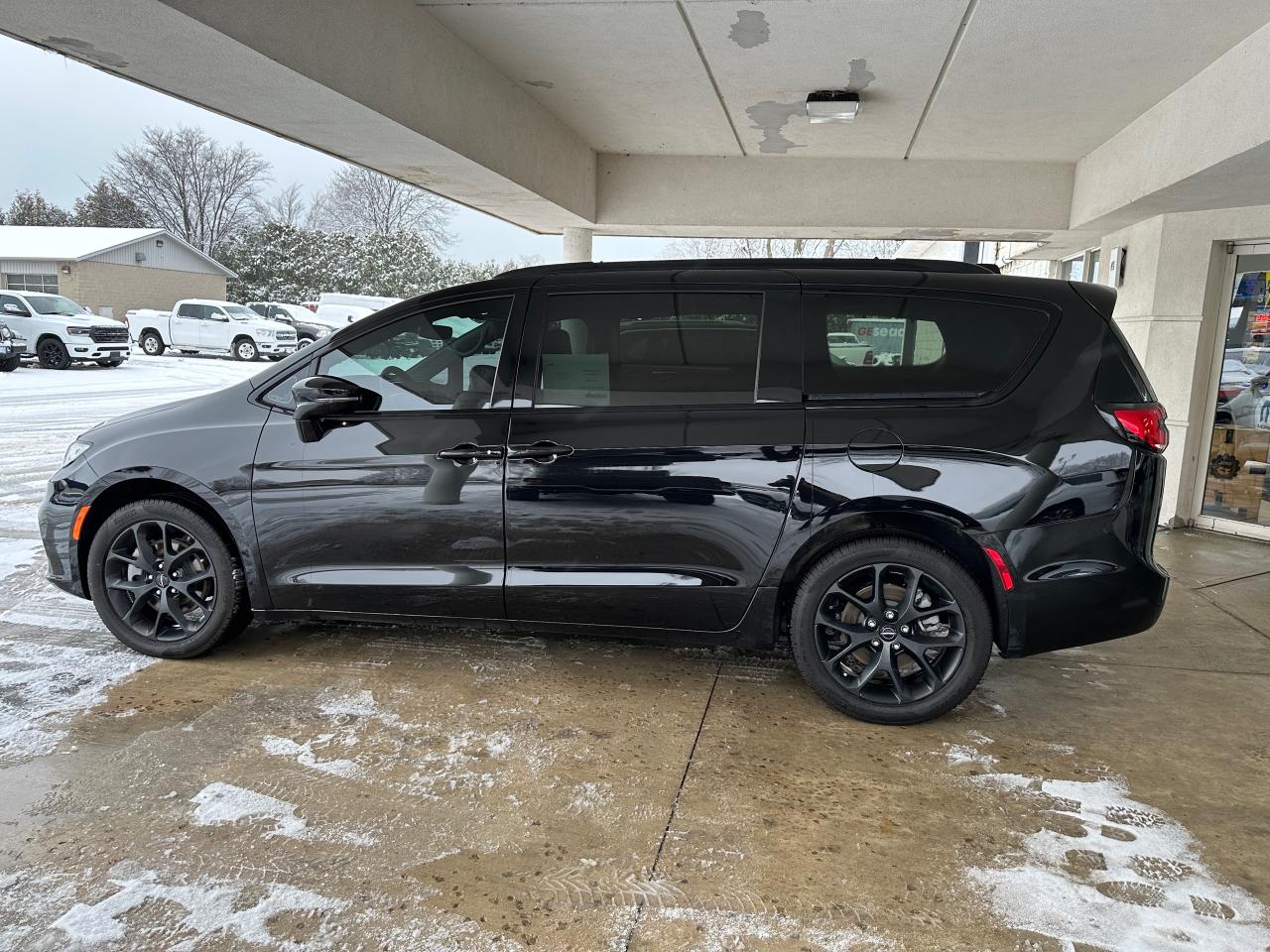 2025 Chrysler Pacifica Limited Photo