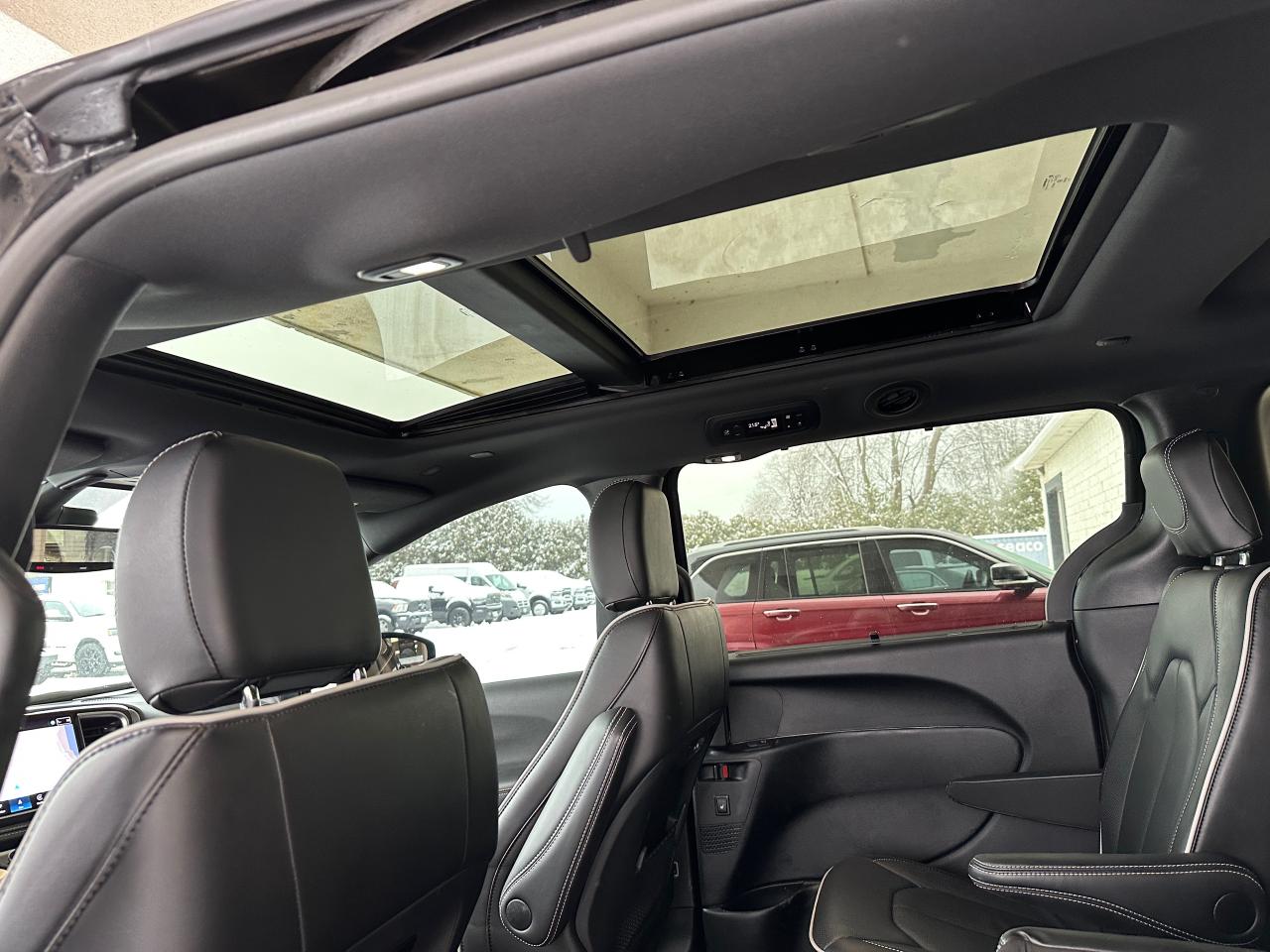 2025 Chrysler Pacifica Limited Photo