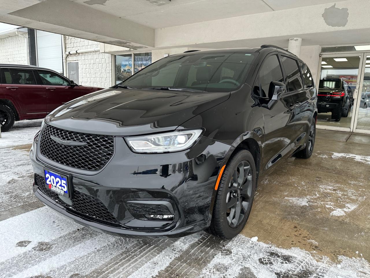 2025 Chrysler Pacifica Limited Photo