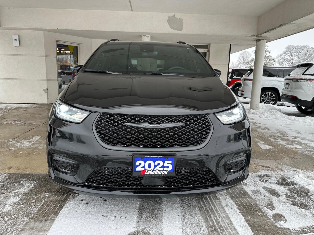 2025 Chrysler Pacifica Limited Photo