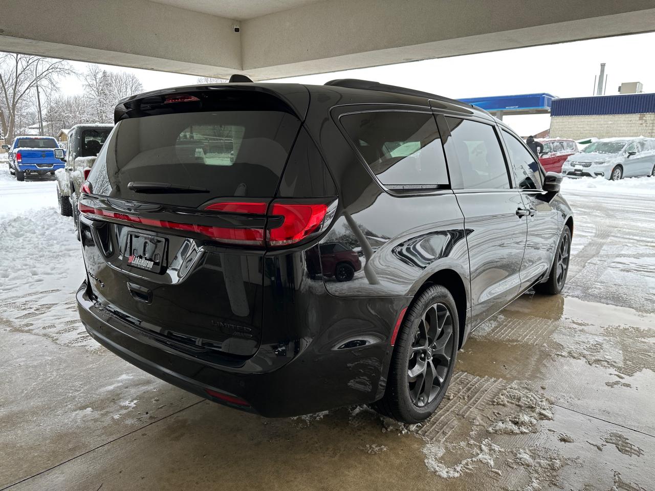 2025 Chrysler Pacifica Limited Photo