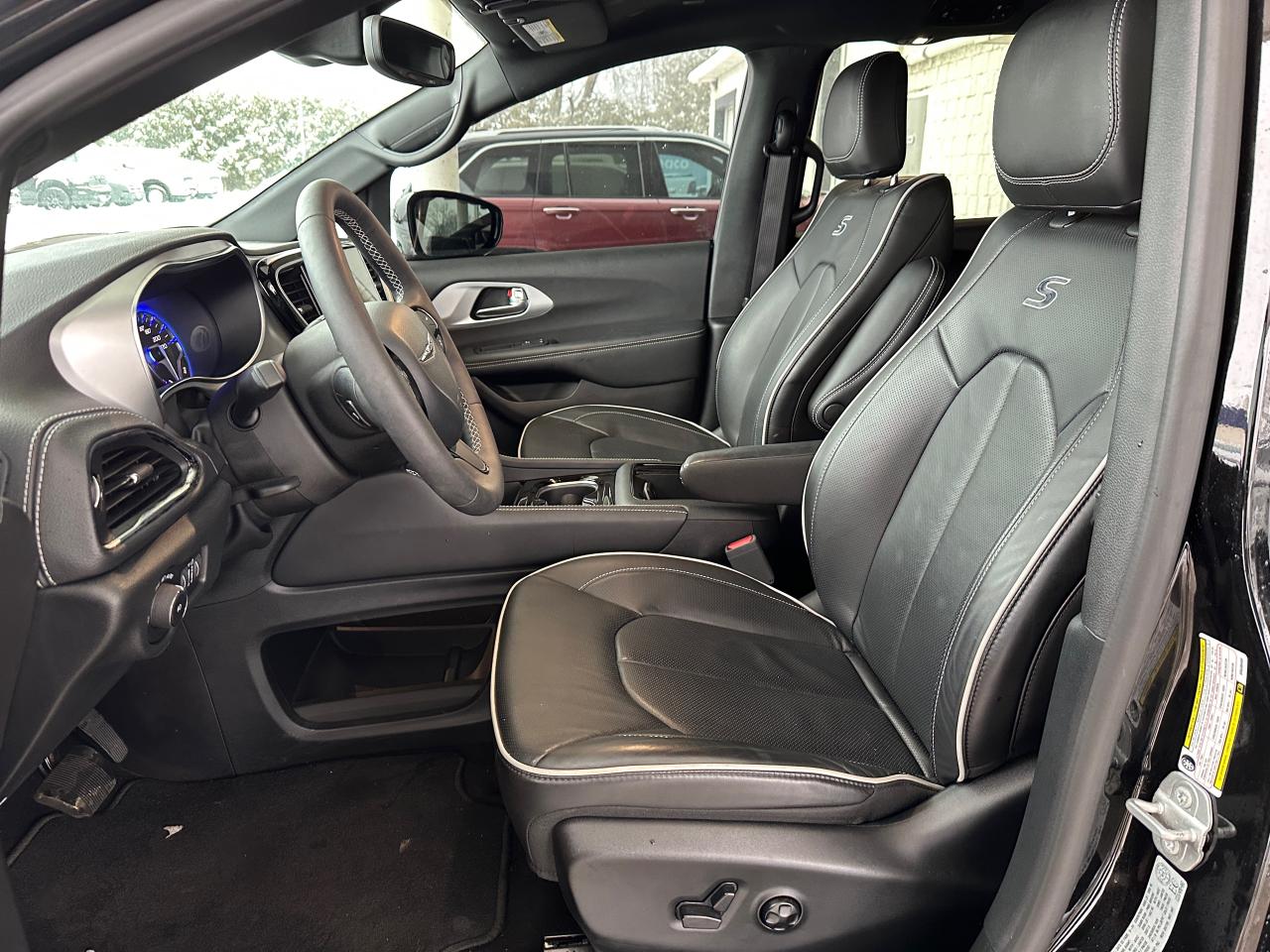 2025 Chrysler Pacifica Limited Photo