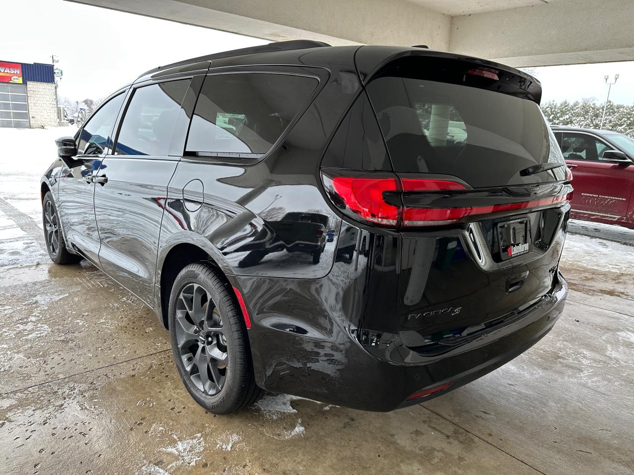 2025 Chrysler Pacifica Limited Photo