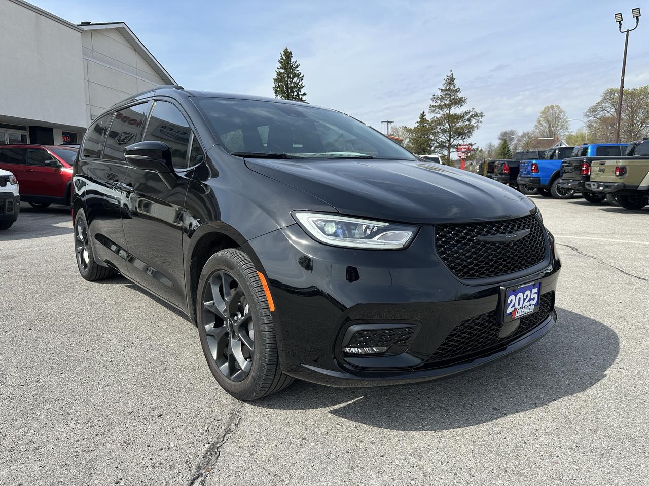 2025 Chrysler Pacifica Limited Photo