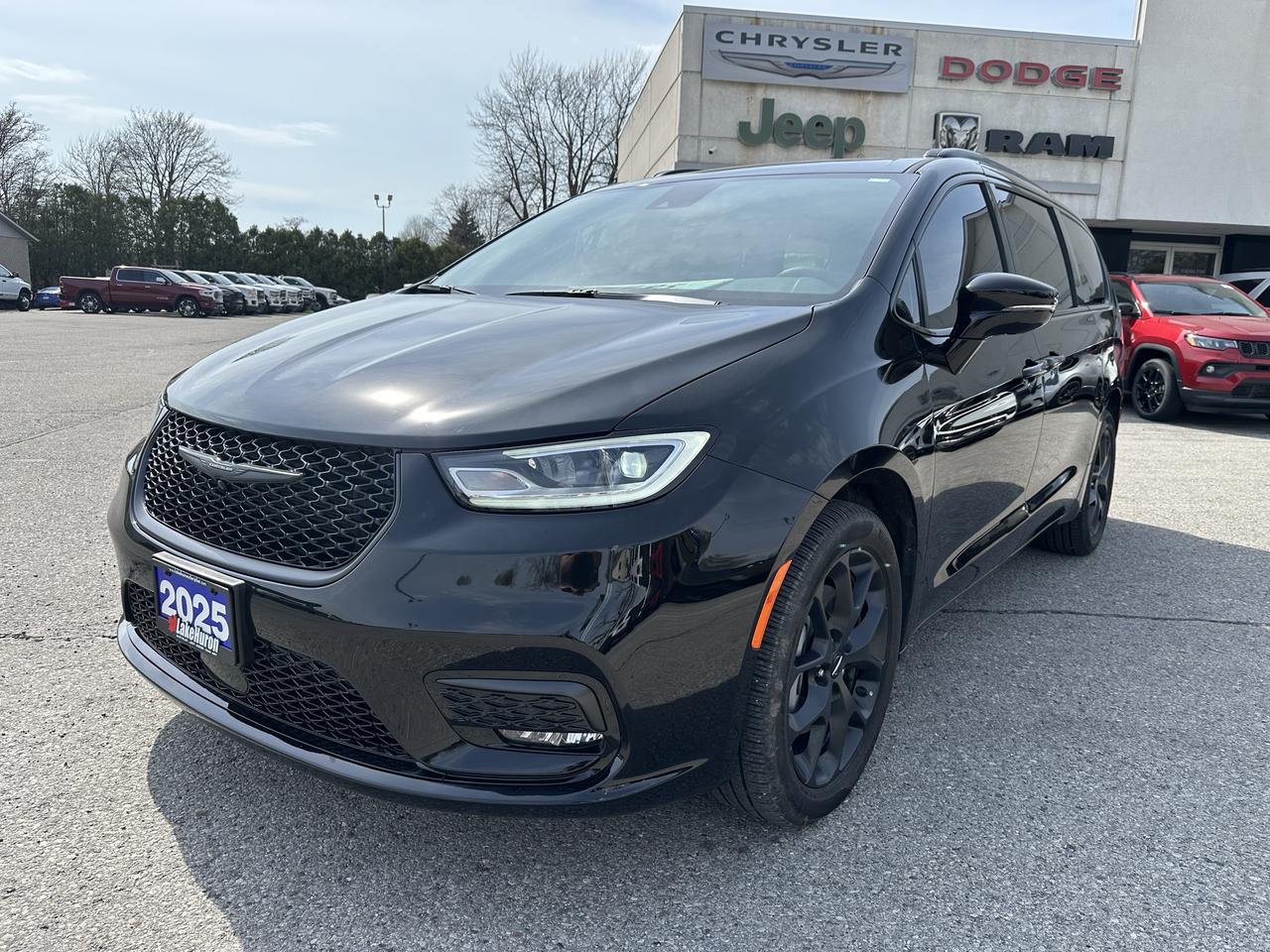 2025 Chrysler Pacifica Limited Photo