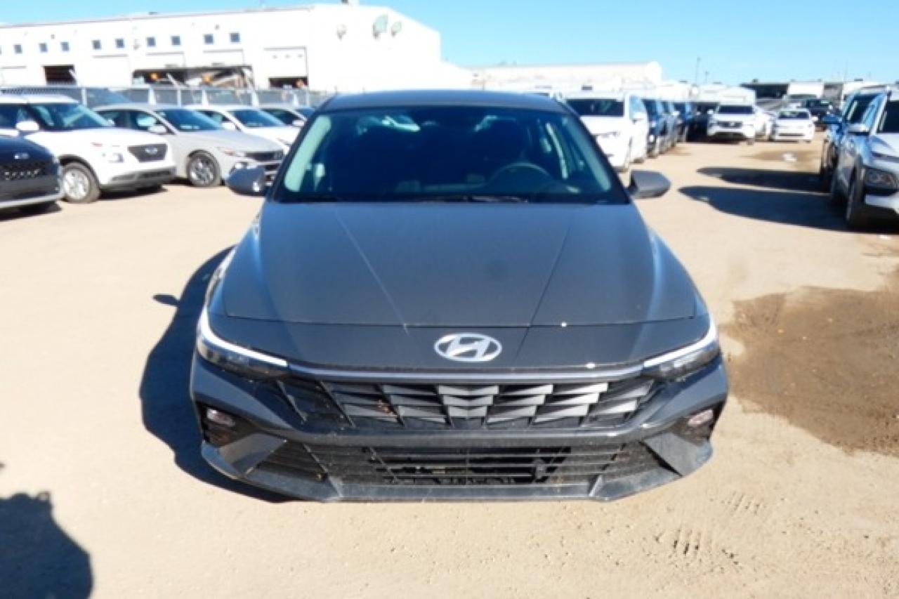 2024 Hyundai Elantra Preferred IVT w/Tech Pkg, Htd cloth, S/R, NAV, BUC - Photo #3