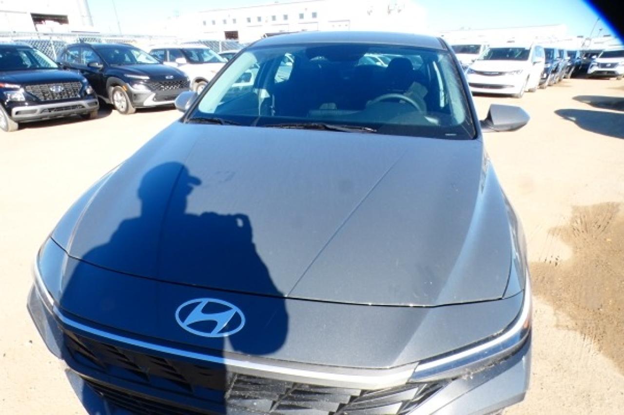 2024 Hyundai Elantra Preferred IVT w/Tech Pkg, Htd cloth, S/R, NAV, BUC - Photo #23
