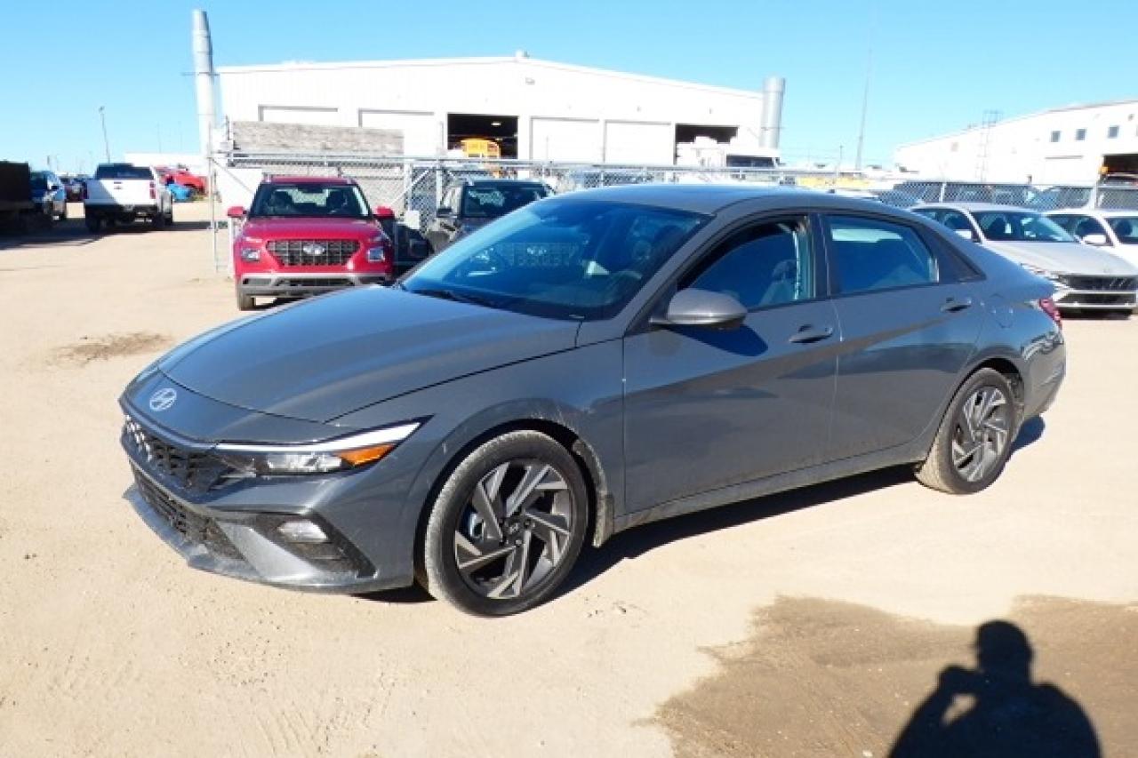 2024 Hyundai Elantra Preferred IVT w/Tech Pkg, Htd cloth, S/R, NAV, BUC - Photo #2